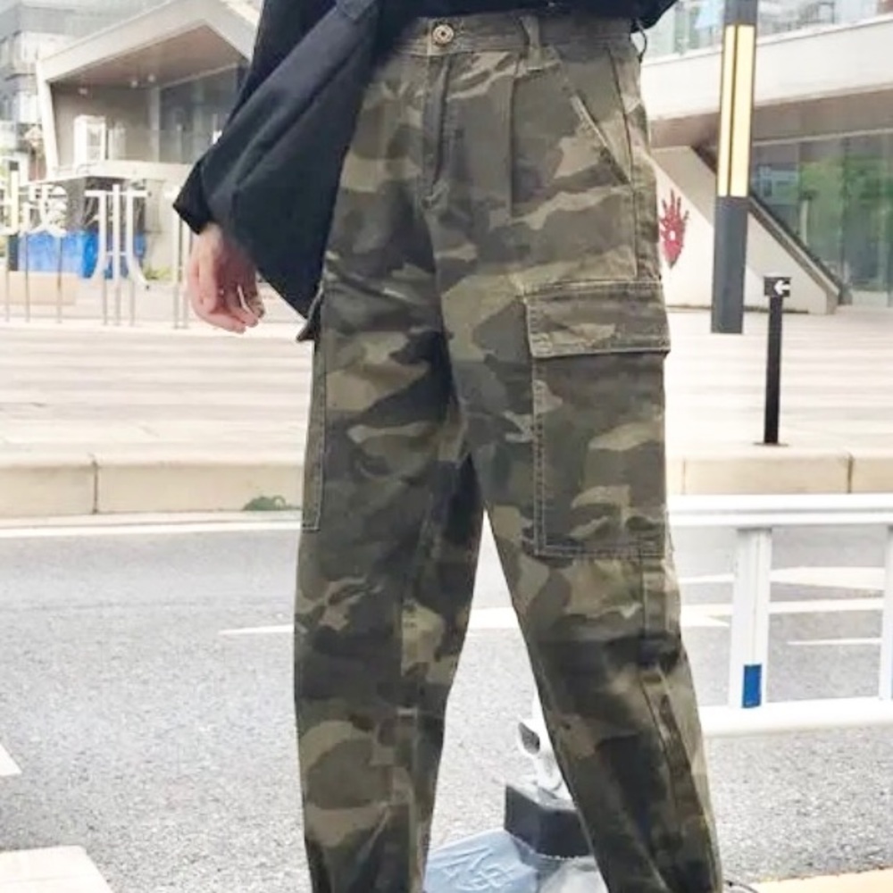 CARGO GREEN CAMO TRACK PANTS